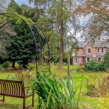 Claridge House Panzió Lingfield Kültér fotó
