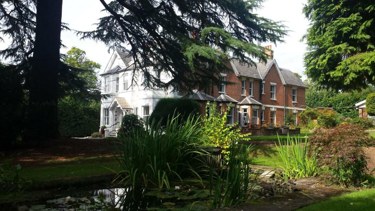 Claridge House Panzió Lingfield Kültér fotó